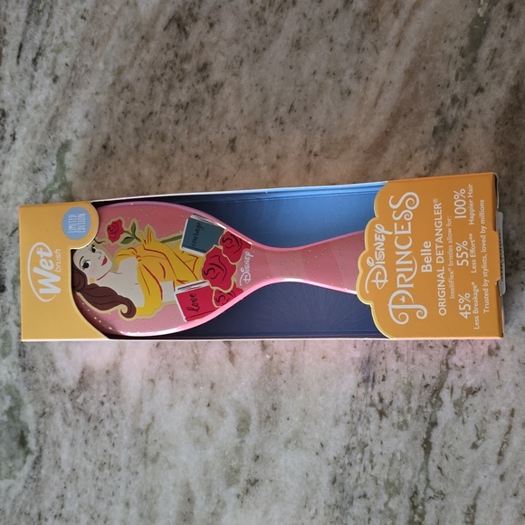 DISNEY PRINCESS BELLE WET BRUSH ORIGINAL DETANGLER - Picture 2 of 9